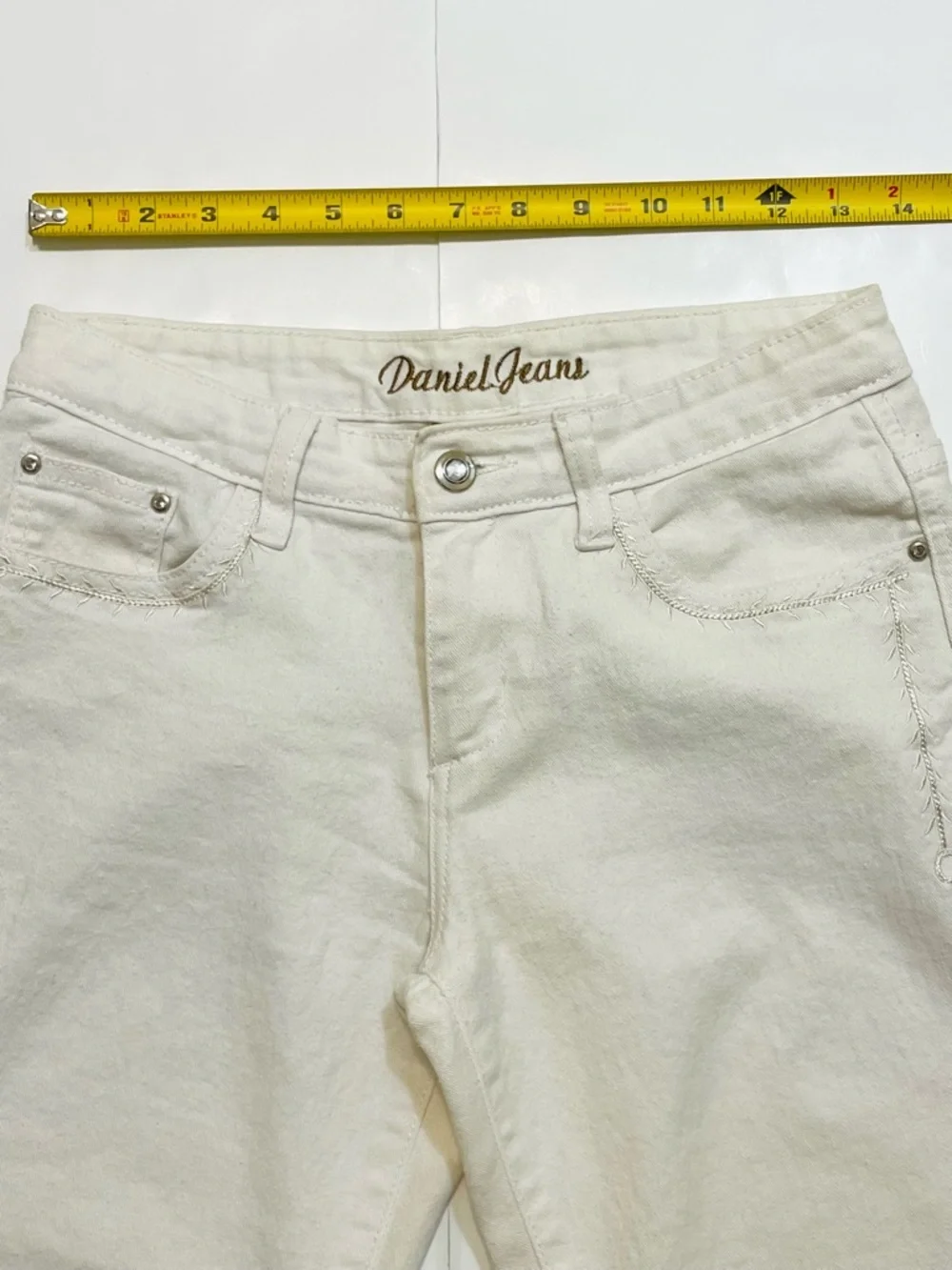Vintage Y2K Daniel Embroidered Cropped Leg White Jeans Size 6